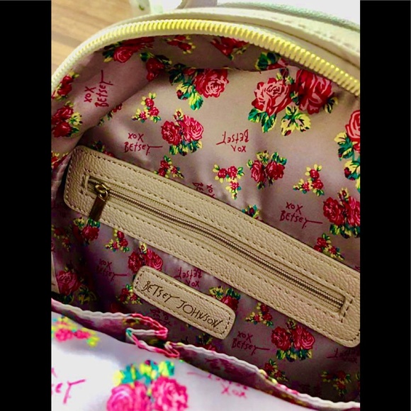 [SOLD] Betsey J. Two-Tone Hearts Mini Backpack - Picture 3 of 12